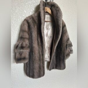 Women’s capelet faux fur jacket